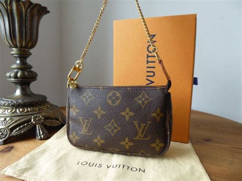 louis vuitton pochette piccola addosso sfera ebbasta|Pochette Accessoires Monogram .